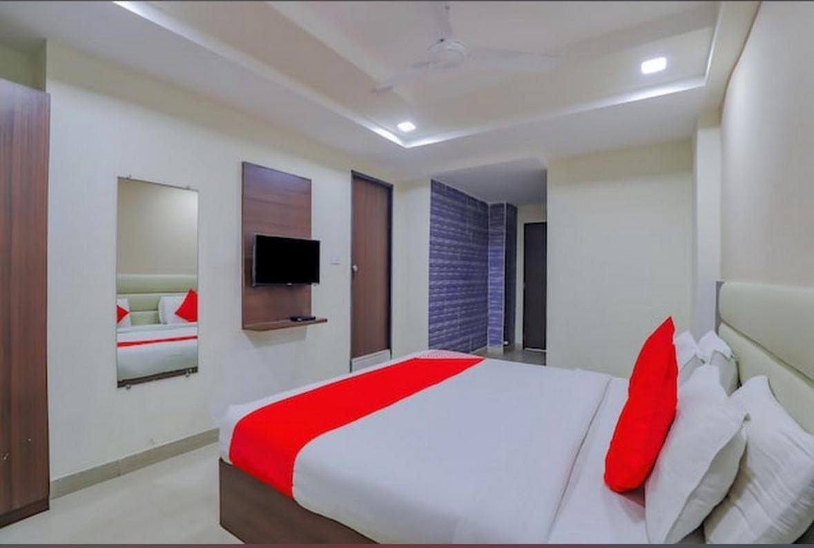 Hotel Greenwood Ahmedabad Eksteriør billede