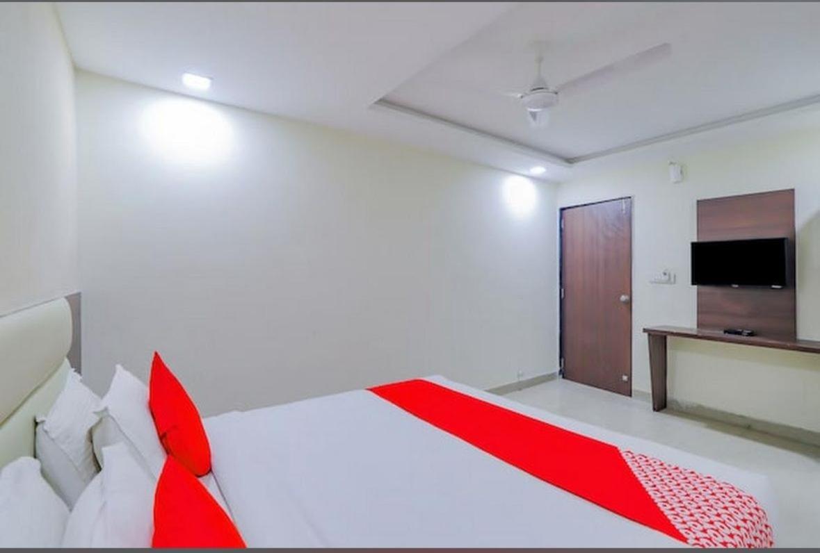 Hotel Greenwood Ahmedabad Eksteriør billede