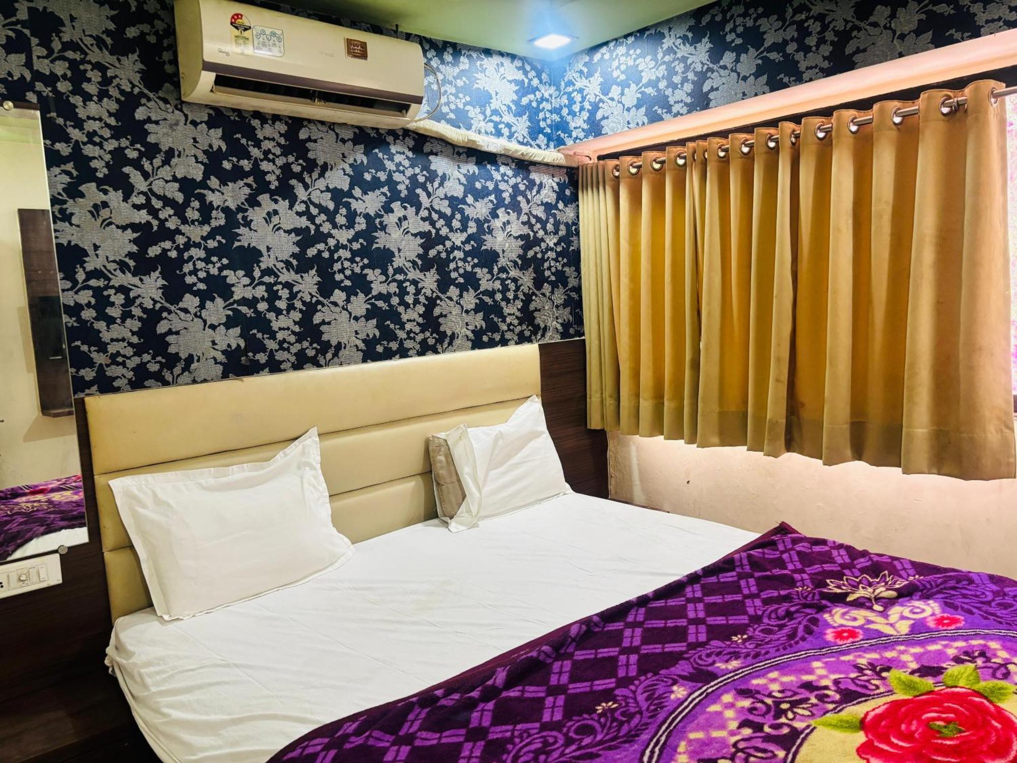 Hotel Greenwood Ahmedabad Eksteriør billede
