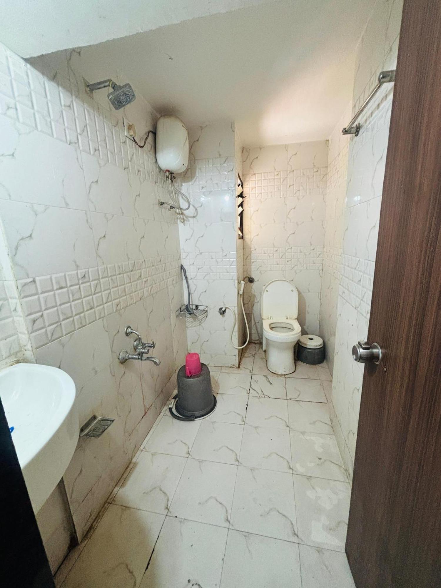Hotel Greenwood Ahmedabad Eksteriør billede